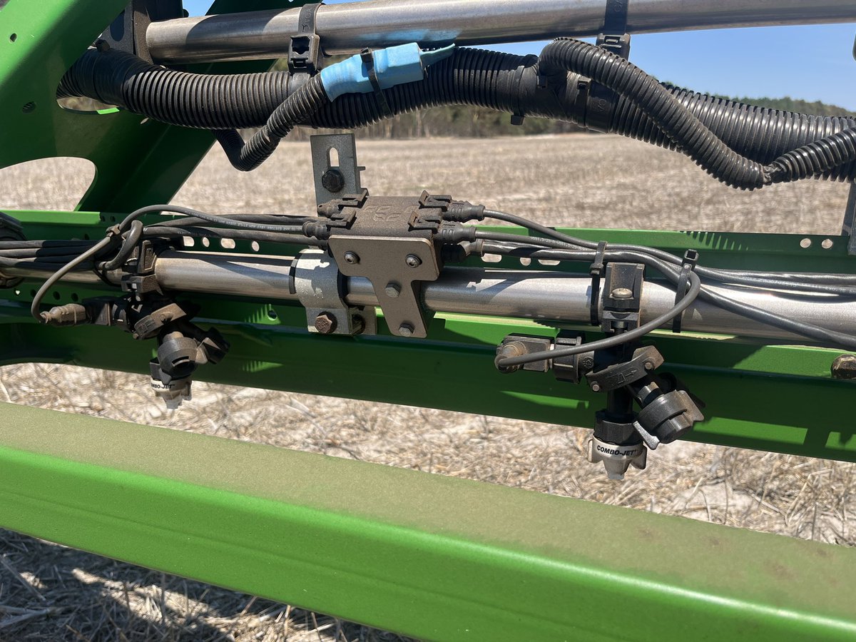 JakeBar06391433's tweet image. Running @carbon_bee cameras with @BBLeap_Global  spray system together working very well. 
Would have been expensive to blanket spray this paddock before the ripper. 
@StrathavenFarm