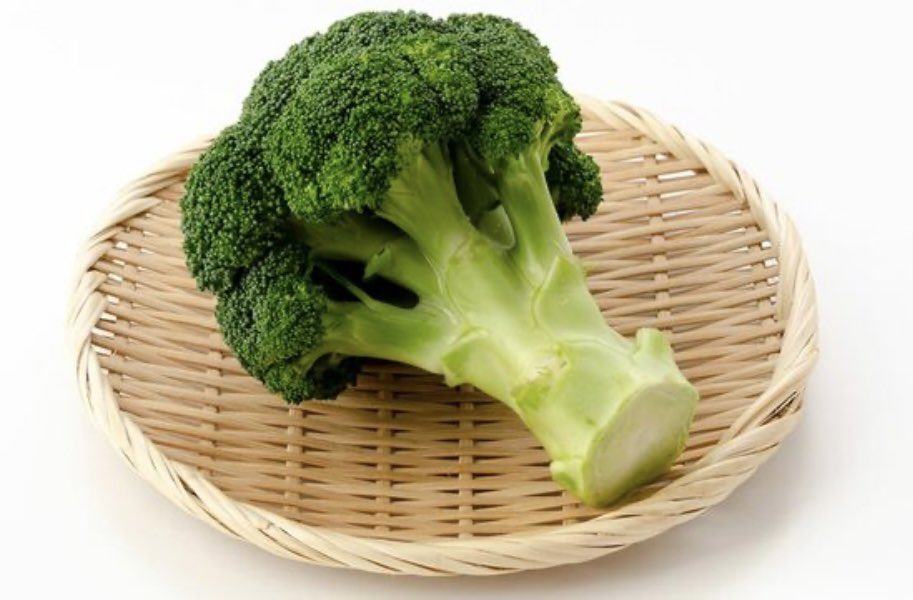 happy847004's tweet photo. おかんです♪
我が家では欠かせない野菜の
ブロッコリー🥦が指定野菜に
なると...ん？なんぞや？って
感じですが😅
野菜の中ではタンパク質が
多く栄養豊富でダイエットに
ピッタリ！
蒸して食べると甘くて旨し👌
早速今夜はブロッコリーと
胸肉を蒸籠で蒸して筋肉飯に
しましょかね😊💪
#ダイエット https://t.co/BOtONp51lQ