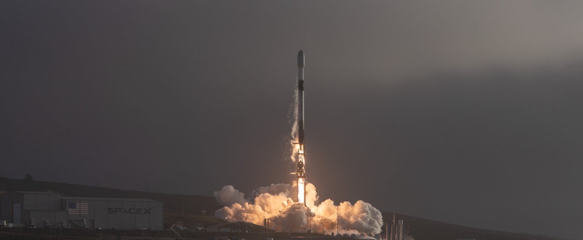 SpaceX's tweet image. Falcon 9 launches 22 @Starlink satellites to orbit from California