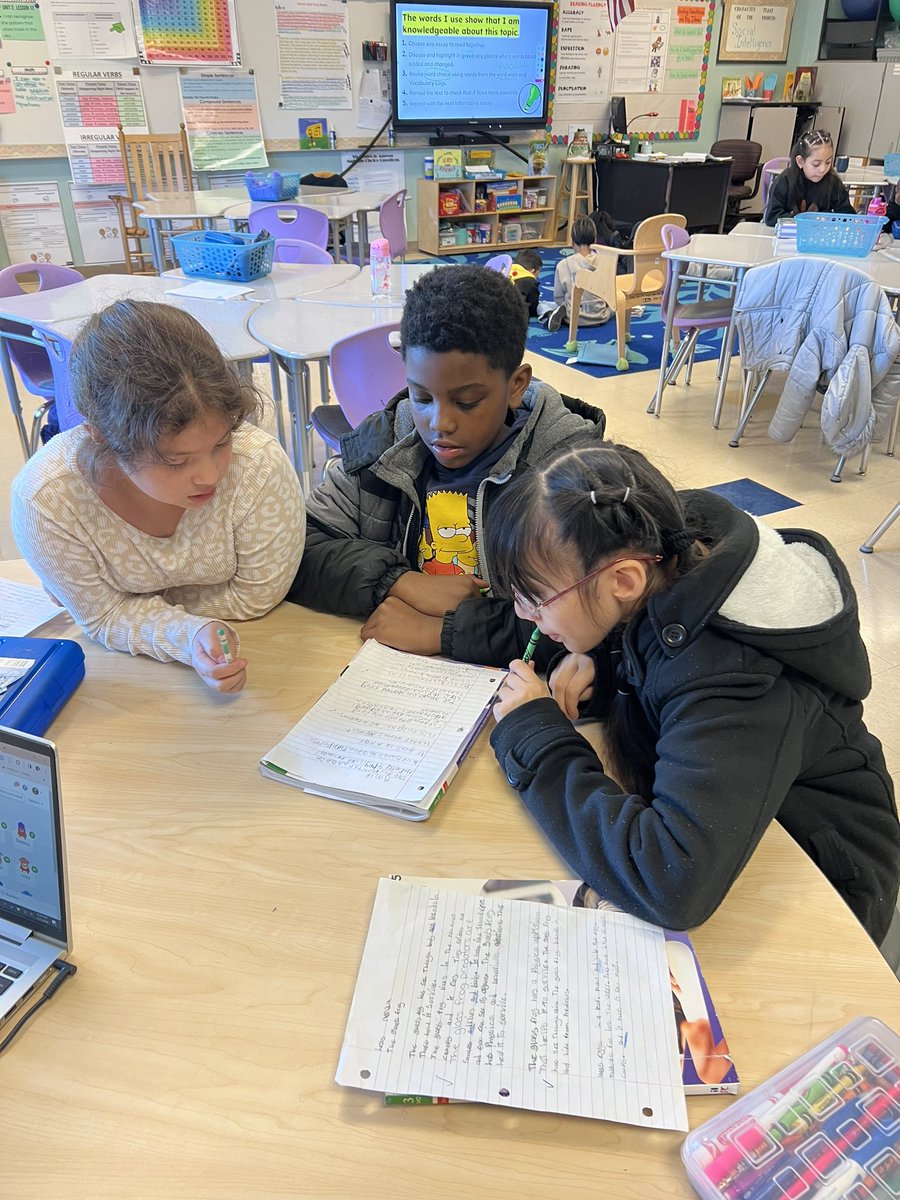SterlingElemen1's tweet image. Peer feedback, critiques and revisions for our 3rd Graders as they strengthen and improve their Freaky Frog Essays! ✏️ 🐸 🗣️ @CharMeckSchools @ELeducation #3rdGrade #chinupcrownon👑 #Module2 #frogs #research #peerfeedback
