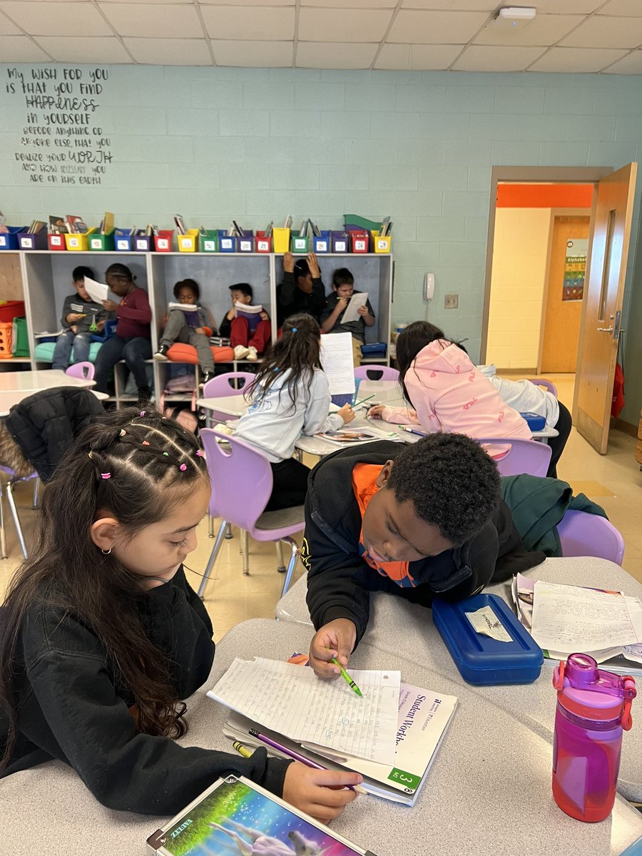 SterlingElemen1's tweet image. Peer feedback, critiques and revisions for our 3rd Graders as they strengthen and improve their Freaky Frog Essays! ✏️ 🐸 🗣️ @CharMeckSchools @ELeducation #3rdGrade #chinupcrownon👑 #Module2 #frogs #research #peerfeedback