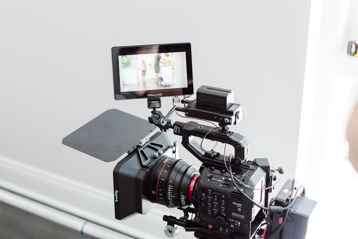 MediaMineral's tweet photo. Whether you're in the corporate world, education sector, or international field, we're passionate about telling YOUR story. Let us capture and share the essence of your journey. 🎥✨ #MineralMedia #Storytelling #Corporate #Education #International #ProductionCompany https://t.co/5PUyj3S6Jy