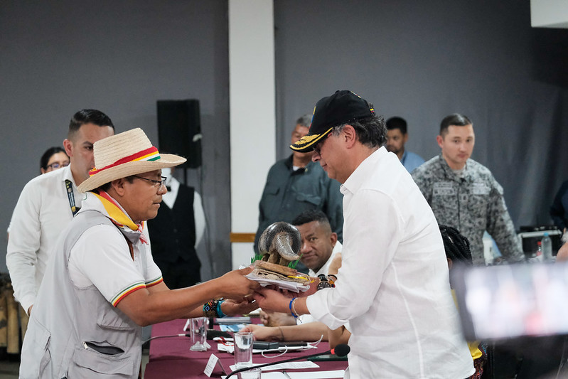 MinjusticiaCo's tweet photo. #EnImágenes | El @MinjusticiaCo @Osunanestor participa en la reunión que lidera el presidente @petrogustavo con las comunidades indígenas del #piedemonte y #CostaPacífica nariñense en el marco de la jornada de #GobiernoConElPacífico. https://t.co/ZoGisJRpRI