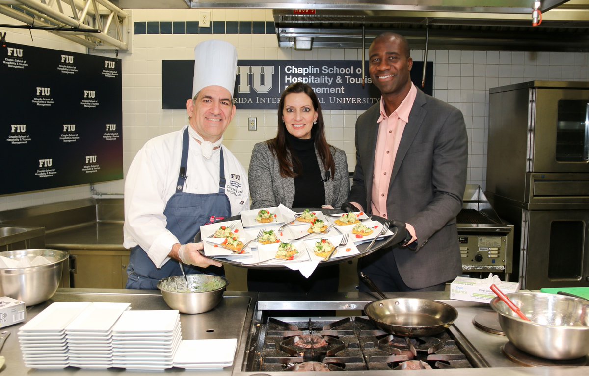 Pleasure attending the #HealthierYou event with @LtGovNunez & @MB4FLseniors learning healthier ways to cook classic Hispanic meals! Preparing your own meals helps avoid processed foods & load up on nutritious ingredients. Visit healthieryoufl.com/documents/reci… to find our recipes!