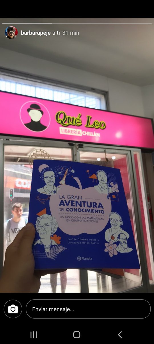 Nos llegan noticias desde Chillán desde la librería <a href="/Queleochillan/">Qué Leo Chillán</a> 🙌💚 Una alumna vió a la venta el libro y me mandó la foto de la emoción 😁 son muy bacanes mis estudiantes!! 💖 #lagranaventura #autoras #libros #scicomm #matematicas <a href="/Coni777/">Constanza Rojas-Molina</a> 🙌