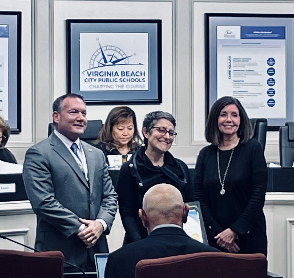 Leigh Drake tweet media