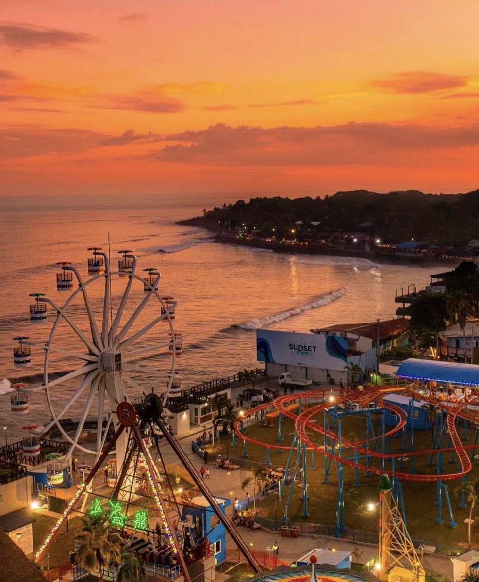 El Salvador 🤝 Beautiful sunsets
