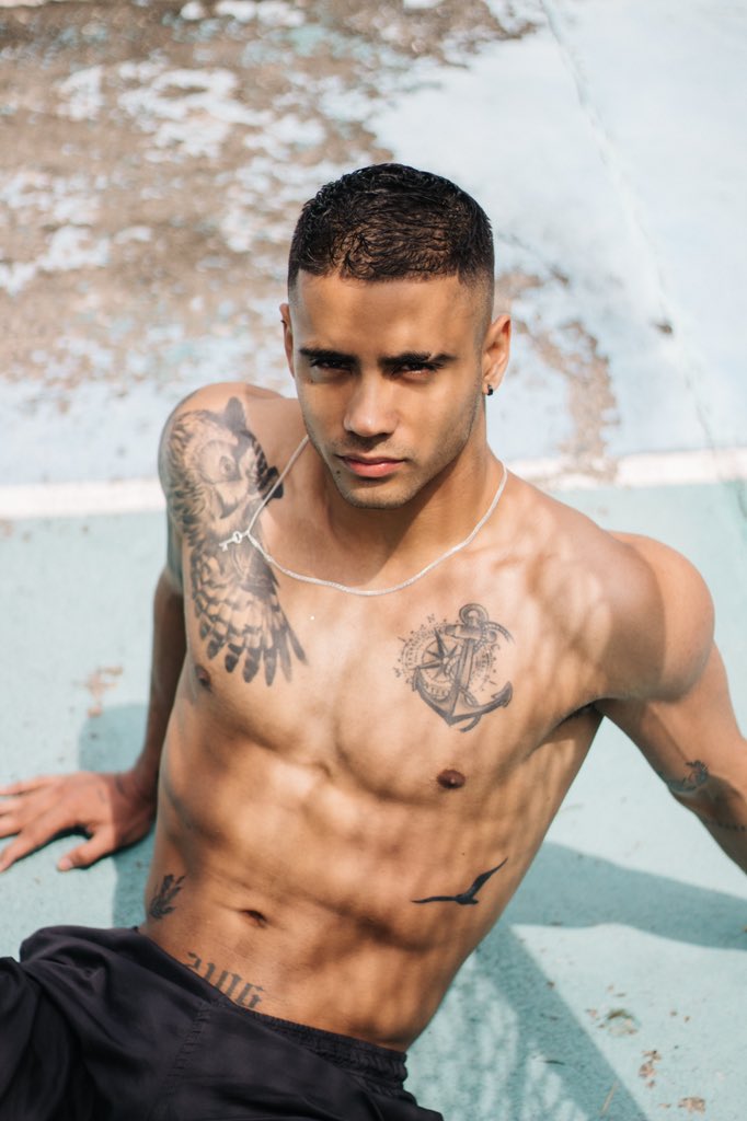 EmpireModelsCol's tweet photo. ¿Qué tal un fin de semana en la piscina junto a Aiden? 

No te prometemos que baje la temperatura 🔥✨

FB: @Empiremodelscol
IG: @empiremodelscolombia
TikTok: @empiremodels2022

#modelaje #model #modelo #moda #modelos #fotografia #photography #fashion #modeling #astetic #photo #x https://t.co/n5po79wHZ0