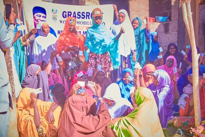 Vote buying is a clear offence in the Nigerian constitution:

Reporting concerning incidents in Yobe State where APC youth are  engaging in vote buying. Urgent call to <a href="/inecnigeria/">INEC Nigeria</a> and <a href="/officialEFCC/">EFCC Nigeria</a> to investigate and ensure electoral integrity. 
Cc: <a href="/PoliceNG/">Nigeria Police Force</a>

#YobeState