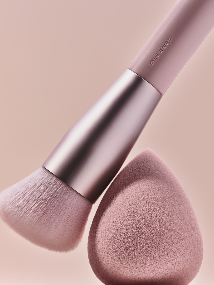 skin application essentials 🤍⁠ ⁠ our new foundation brush⁠: seamlessly blends and builds liquid or cream foundation, blush, bronzer and highlighter. designed in a slightly angled shape for an easy application and a smooth, flawless finish⁠ ⁠ our makeup sponge:⁠ flawlessly