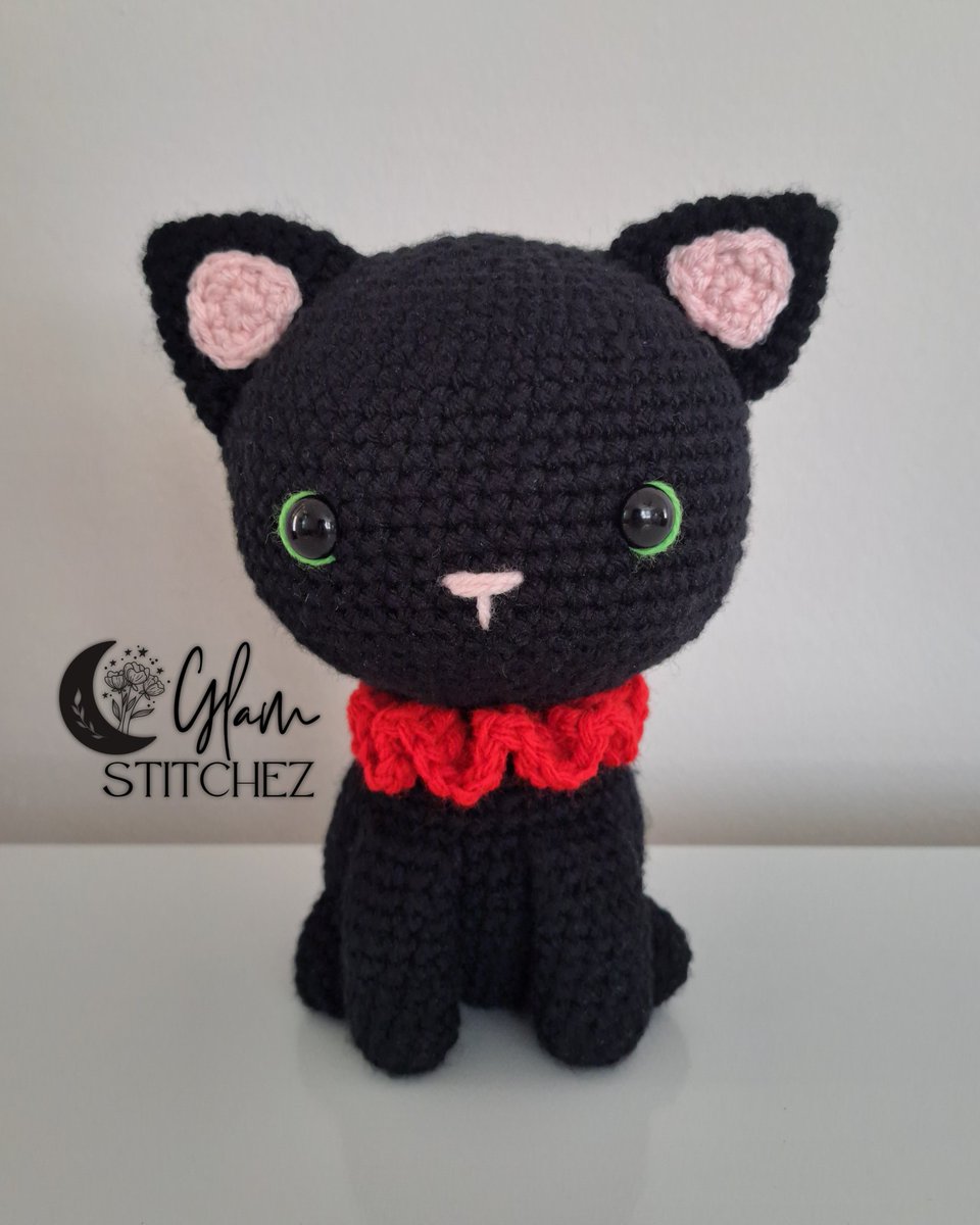 GlamStitchez's tweet photo. Cat amigurumi 🐈‍⬛ 
Patrón: bellota_arte en Youtube
#amigurumis #amigurumi #amigurumilove #amigurumiaddict #crochetersoftheworld #crocheter #crochet #crochetaddict #crochetcat #catamigurumi #handmadewithlove #handmade #tejidoamano #tejido #tejidoacrochet #hechoamano #gatotejido https://t.co/oHwKFABabT