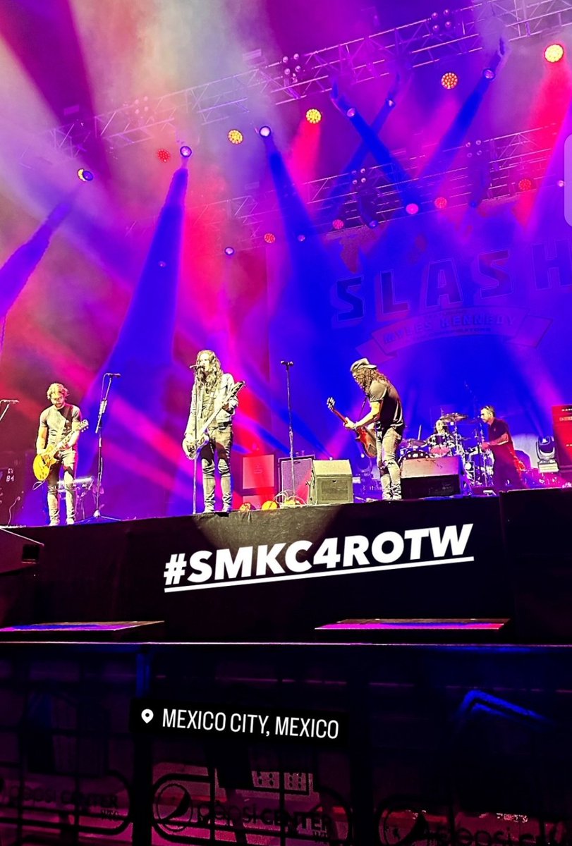 addict_slash's tweet photo. Soundcheck tonight gig SMKC #Mexico #MexicoCity 🇲🇽 #pepsicenterwtc #theriverisrisingtour 2024 @slash feat @MylesKennedy and #TheConspirators @brentfitz @franksidoris @todddammitkerns #BrentFitz #toddKerns #frankSidoris #MylesKennedy #Slash #smkc 📷 Sam ©️ https://t.co/MhHh9ANcmJ