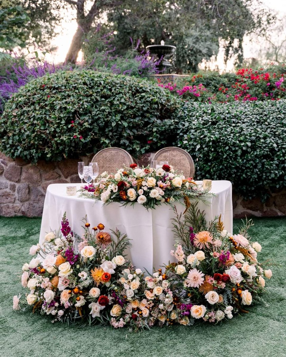 Our oatmeal linen surrounded by a pop of color. 😍🥂

Planning, Floral + Design: @burlapandbordeaux
Venue: @quailranchevents
Photography: @teresamaryphotography
Ve ue @quailranchevents
DJ + Photobooth: @djzekesb
Linens <a href="/DreamsAmerica/">Dreams America Linen</a>
