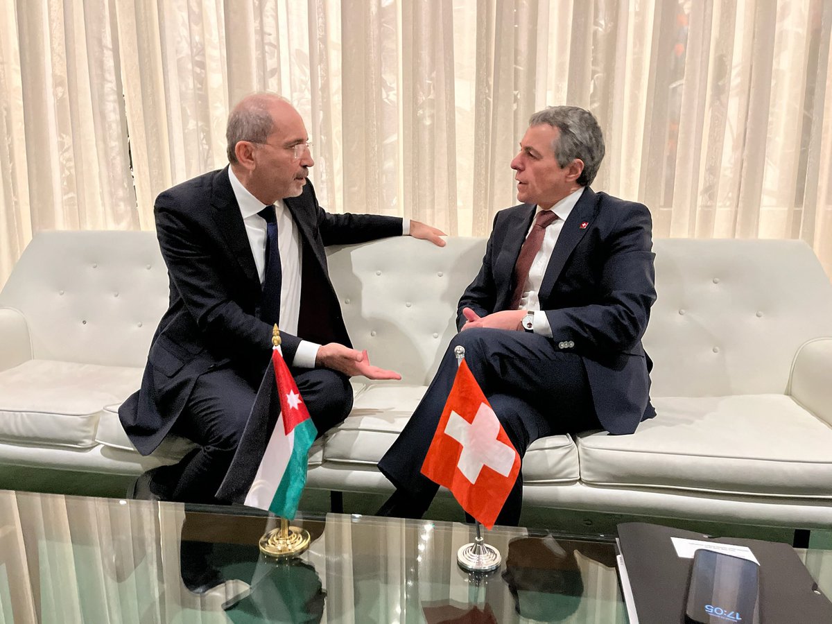 ignaziocassis's tweet image. Fruitful meetings at the margins of the ministerial 🇺🇳 #UNSC debate on the #MiddleEast with 🇩🇿 FM @AhmedAttaf_Dz, 🇱🇧 @Mofalebanon &amp;amp; 🇯🇴 FM @AymanHsafadi. 

We discussed:

👉The situation in #Gaza &amp;amp; risk of regionalization
👉The need for a two-state solution
👉Bilateral relations