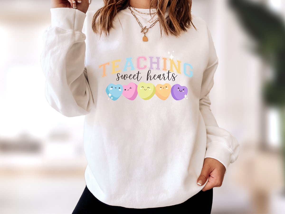 PaperBloomDsgns's tweet photo. New Valentine's Day sweatshirts now in the shop! 
.
.
.
https://t.co/xvRQcHud0x
#sweetheart #ValentinesDay #teachersoftwitter https://t.co/vuqAud3wFY