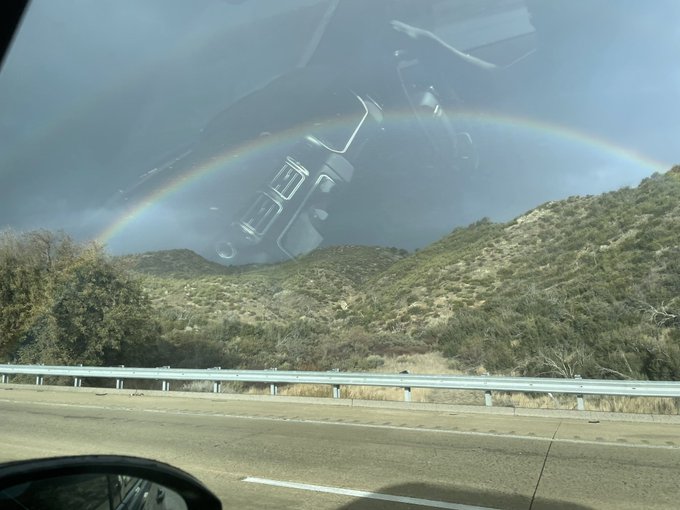 I just seen a rainbowwwww https://t.co/rCYtgFuuXZ