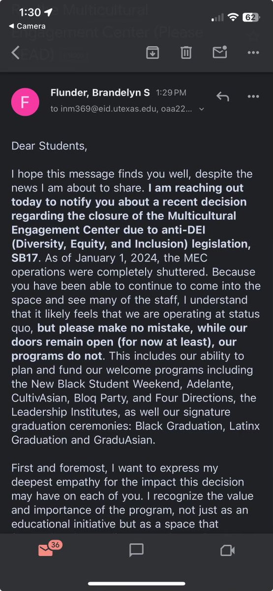 notvictoriiaa's tweet image. No black grad ceremony is crazy