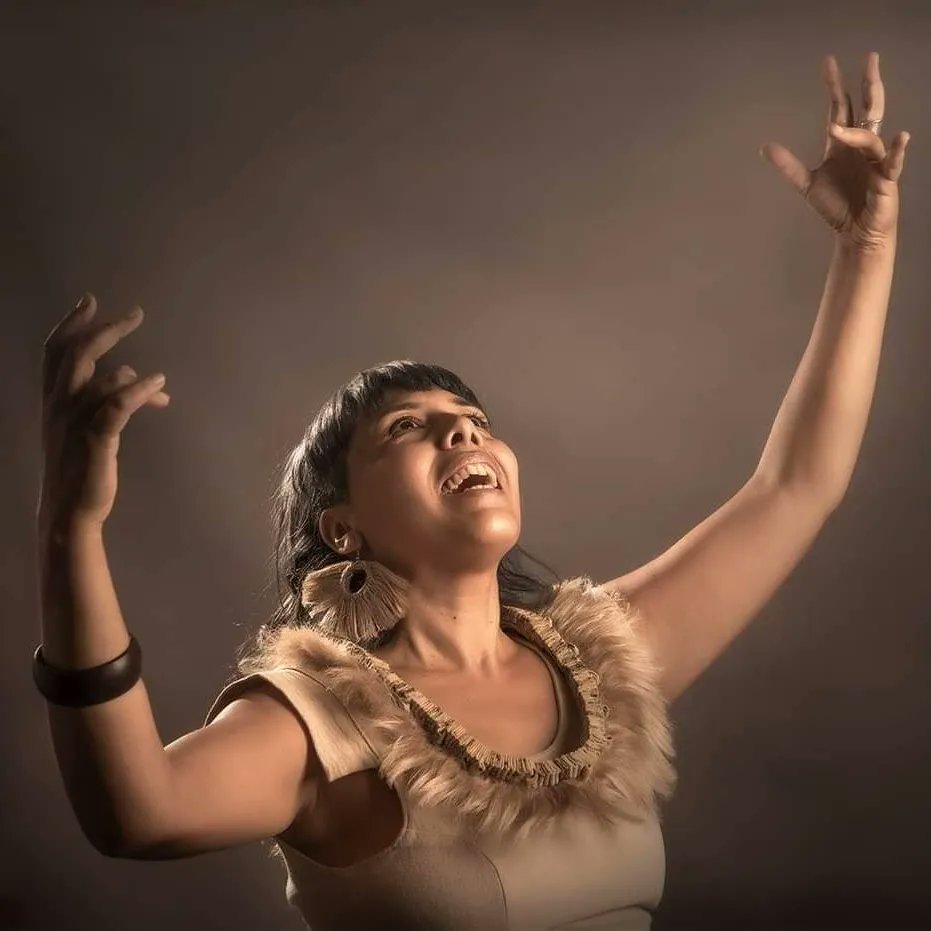 Hoy en #ElAbrazo  <a href="/soemamontenegro/">Soema Montenegro</a> nos ofrece detalles de su último álbum Círculo radiante.
También recordaremos su participación en El camino de Leda junto a <a href="/TREMORtheband/">TREMOR</a>

Martes 21hs con <a href="/TimoLydon/">Juan Gelsi</a> y <a href="/RockNuestro/">Santiago Ramos</a> reproface.com.ar/radiocurva 
23.59hs park.com.ar