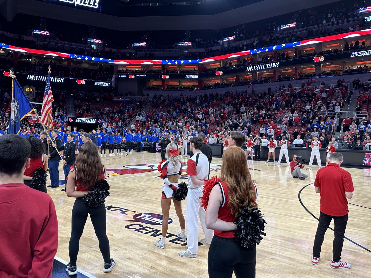 terrymeiners's tweet image. It’s ⁦@LouisvilleMBB⁩ vs ⁦@DukeMBB⁩ now ⁦@kfc_yumcenter⁩ #ACC #ACCnetwork @840WHAS