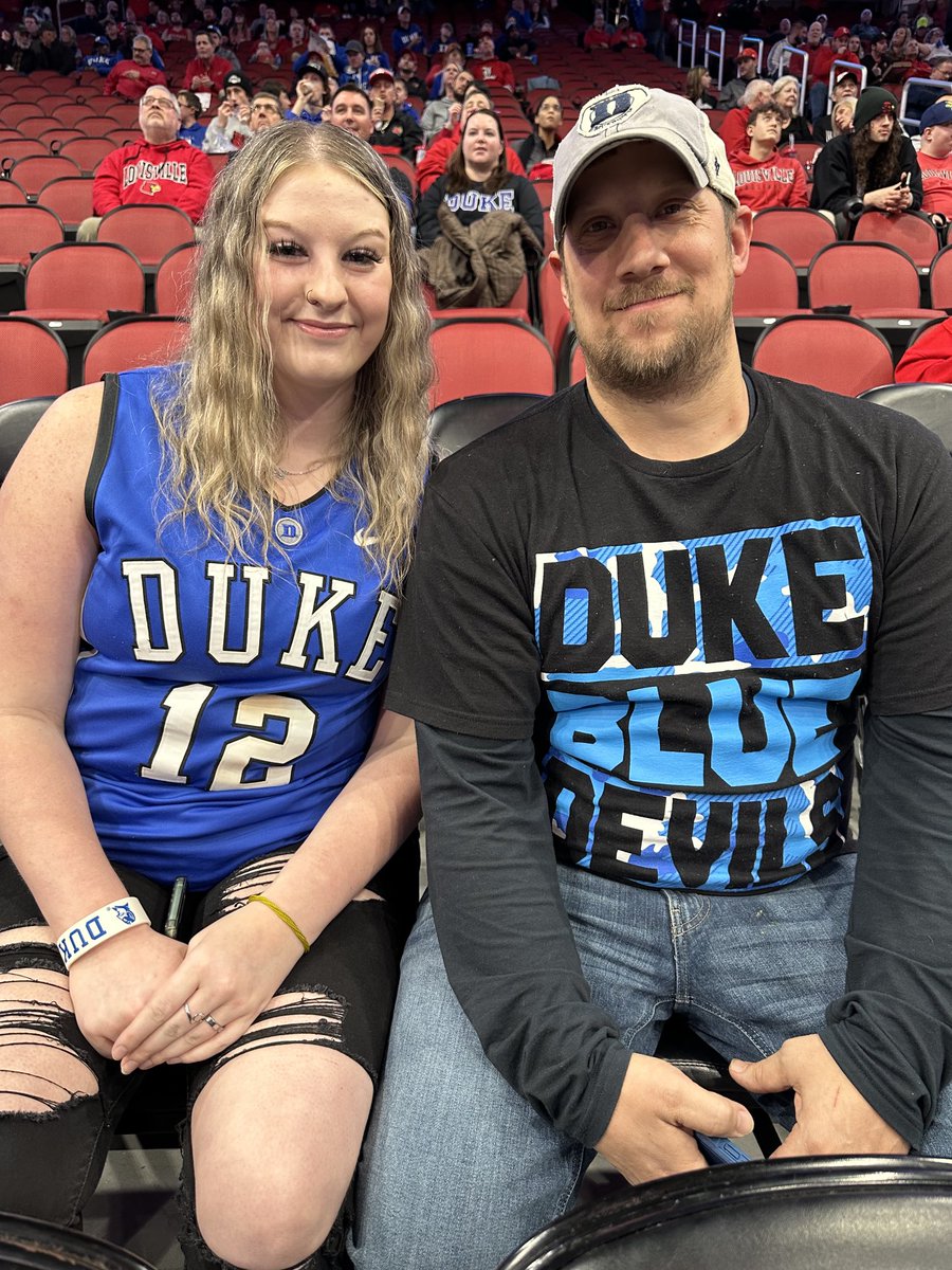 terrymeiners's tweet image. It’s ⁦@LouisvilleMBB⁩ vs ⁦@DukeMBB⁩ now ⁦@kfc_yumcenter⁩ #ACC #ACCnetwork @840WHAS