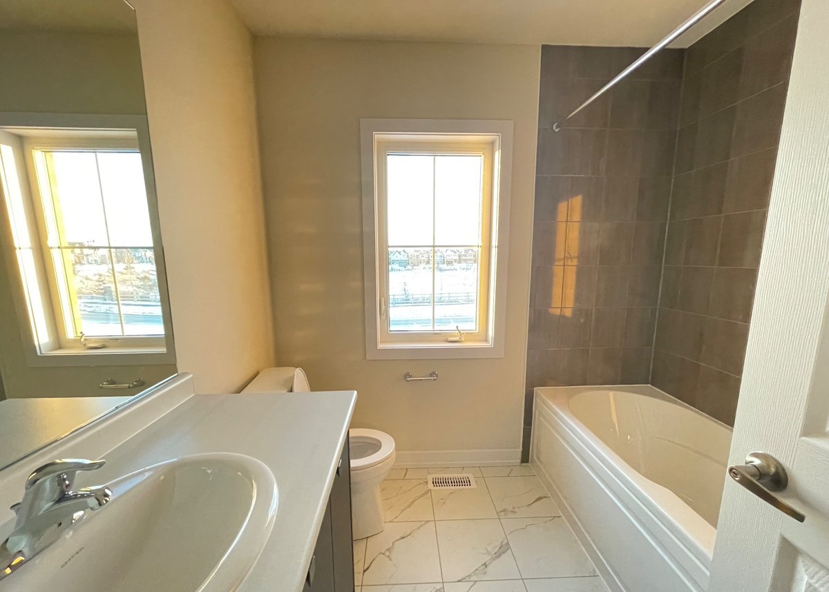 getsetsold's tweet photo. Brand New Premium Lot 4 Bed 3 Bath Detached House Available in Caledonia ON For Lease From Feb 1st, 2024 For $2,999/Monthly + Plus Utilities

#getsetsold #ForLease #Haldimand #Hamilton #RealEstate https://t.co/fVZ2tq087C