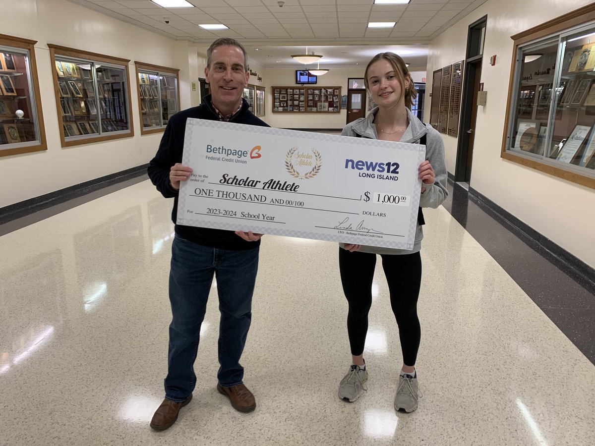 KMaherNews12's tweet photo. 97 GPA 🎓
Swim captain &amp; record breaker 🏊🏻‍♀️
Championship winning rower 🚣🏻‍♀️
Cross Bay swimmer 👍🏼
Keep Islip Clean member ♻️
Now @bshs_athletics senior Skyler Duke is a @News12LI/ @LoveBethpage Scholar Athlete. Watch her story tonight! https://t.co/HzbOhqJgxy