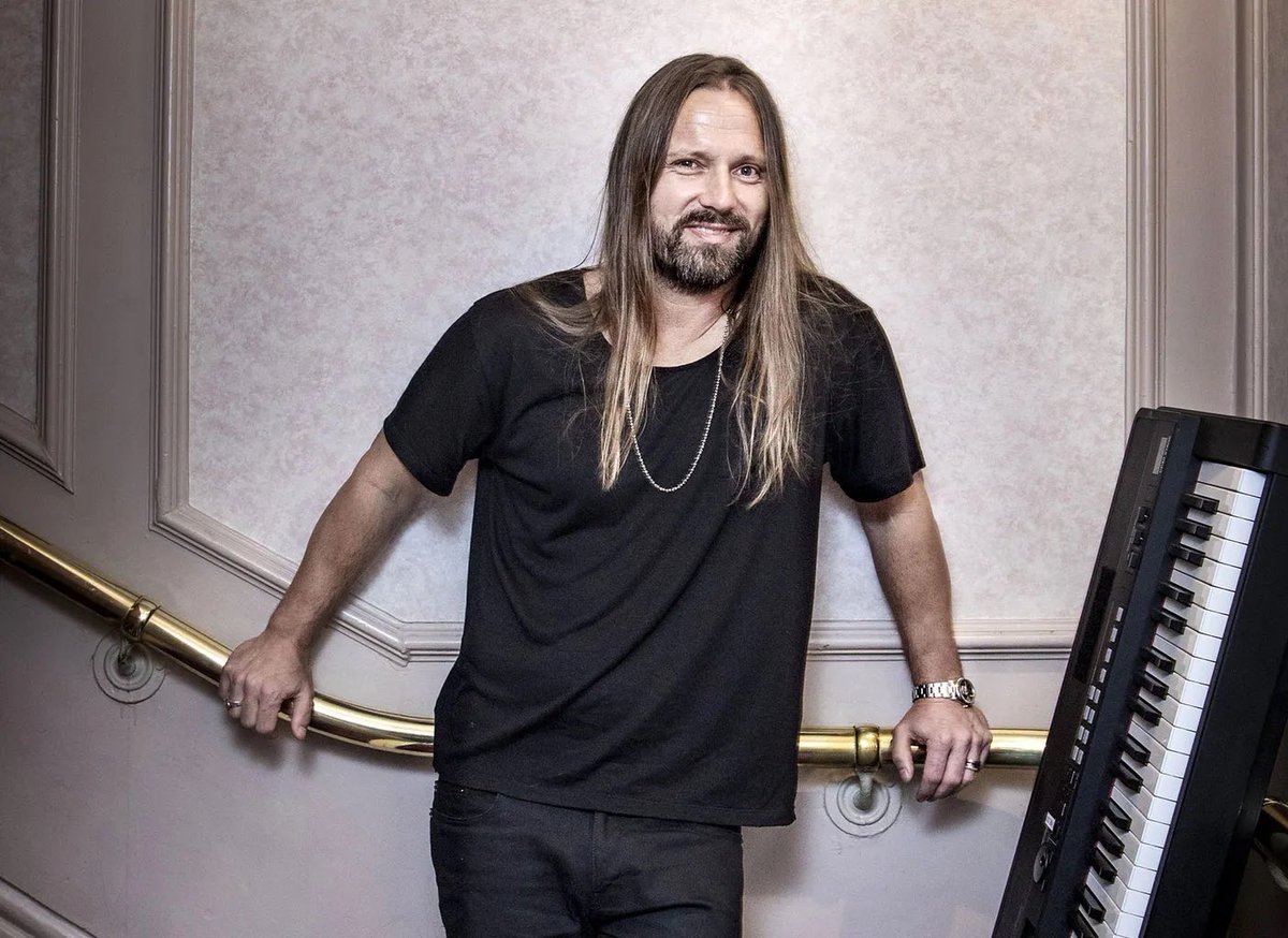 talkofthecharts's tweet photo. Billboard staffers unanimously agree that Max Martin’s record 24 #1 Hot 100 hits by a producer will not be broken any time soon, if ever.

“…this record is Max Martin’s to keep for a long while.” https://t.co/jCDg1MeZIH