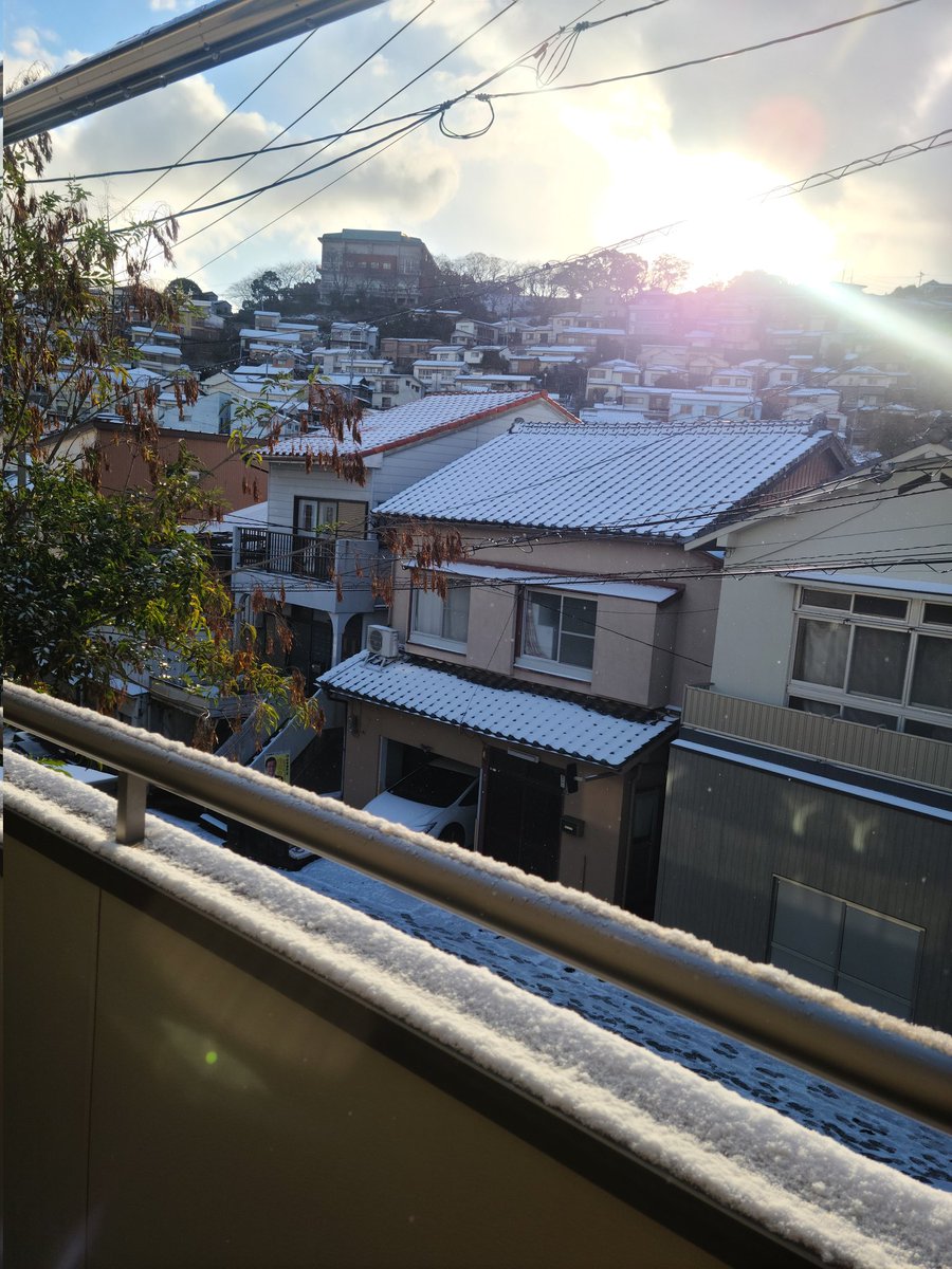 toshihiko9922's tweet photo. 長崎市の凍り付く朝、積雪明日迄続きそう、不要不急の用事無し、巣籠もりします。 https://t.co/IwSo2Brtw0