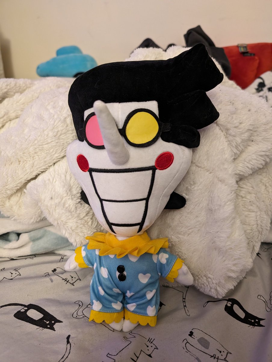 <a href="/Toshikigirl/">Toshikigirl</a> clown around town