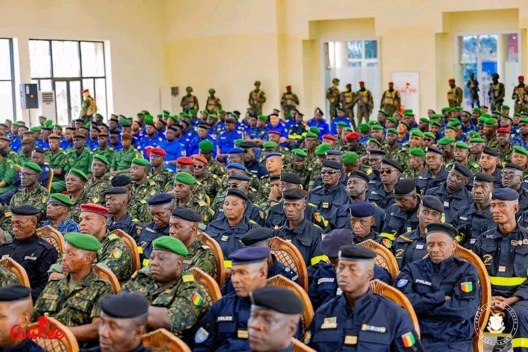 DelphineSankara's tweet photo. 🔴Guinée🇬🇳/@Presidence_gn!

Le Colonel #Mamady_Doumbouya s’est lui-même élevé au grade de Général de Corps d'Armée à titre exceptionnel.

Qu'a-t-il fait pour mériter le grade de Général ?
On peut devenir Général de n'importe comment....

Les Opérations se poursuivent... https://t.co/r8CUCbNPsM