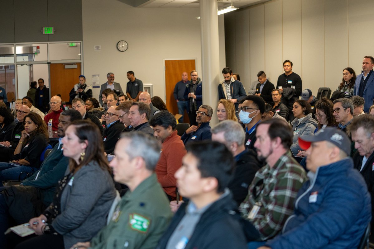 We unveiled a groundbreaking 5G Private Network last week in collaboration with EDGE Cluster, Washington Maritime Blue and City of Tacoma.

This project is a testament to the power of collaboration and innovation (pictures courtesy of City of Tacoma).

#leadership #Trailblazers