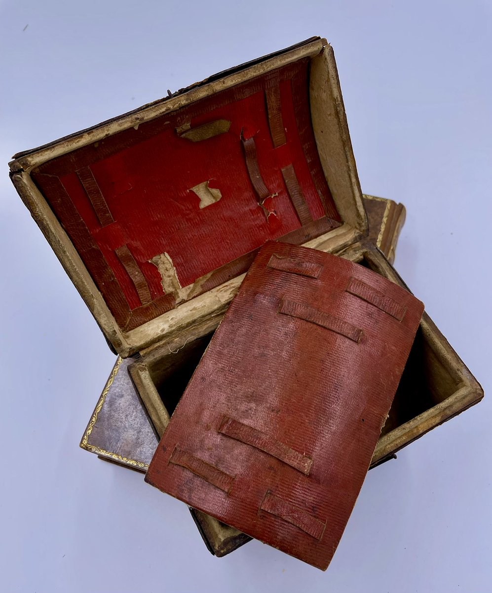 TreasuresFly's tweet image. A few fly fishing treasures I am bringing to the Fly Fishing Show @flyfishingshow in Edison, NJ Jan. 26-28th where I will be signing books and doing #antiqueflytackle and rod valuations with rod expert Jerry Girard in Booth #238. Come see us—bring some tackle! #vintageflytackle