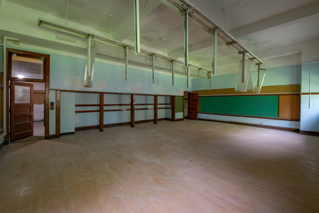 Honored to collaborate with Aspire Center project <a href="/act/">ACT</a>.chicago @westsidehealthauthority to design a historic signage installation for the Aspire Center for Workforce Innovation (former Emmet School closed in 2013) #Austin #Chicago

Photos: @sandysteinbrecherphotography