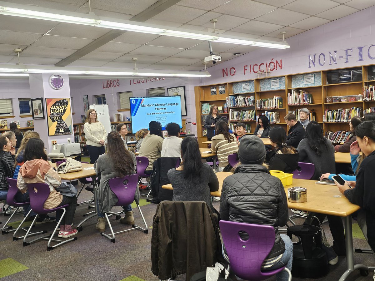 There is a full house @ReillyElem to learn about Mandarin Pathways from elementary to high school in partnership with @AISDMultilingue, @AHSTrojansAISD, @LivelyFalcons, and @MurchisonMats @Elementary_AISD and @AustinISD. #biliteracymatters