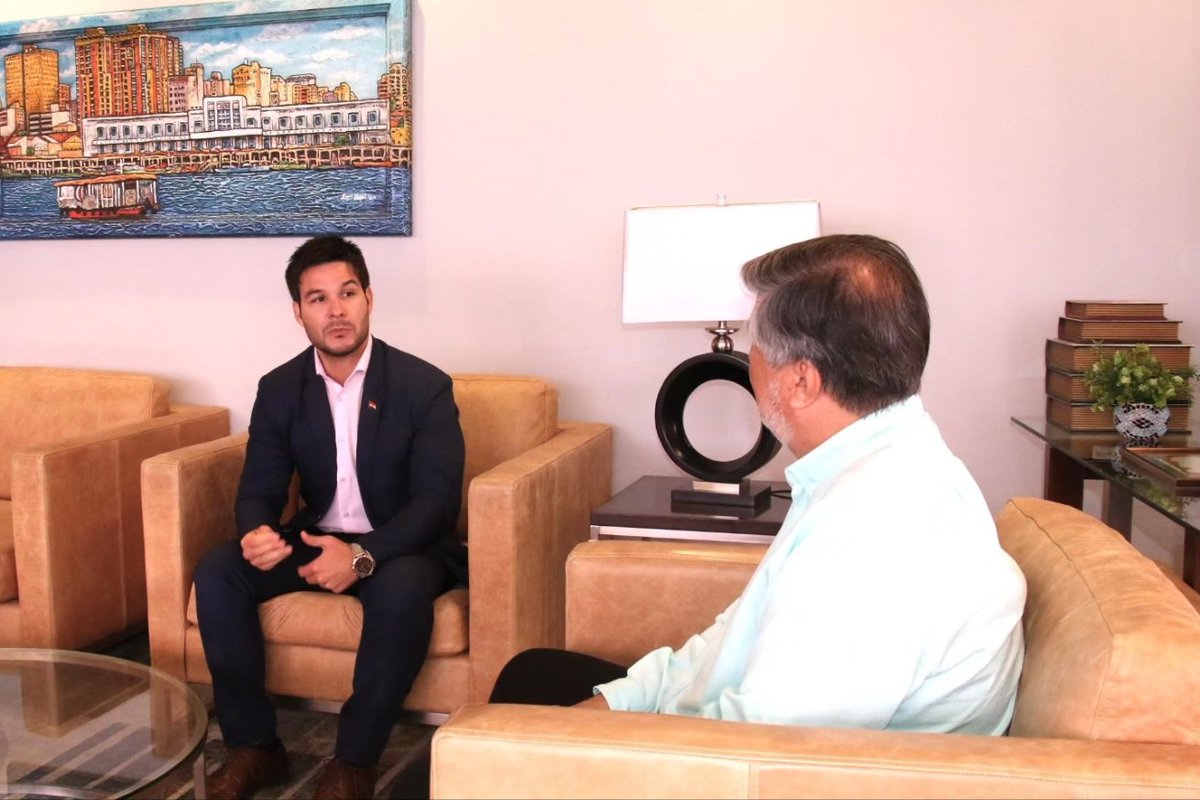 Hoy me reuní con @waltergcpy, ministro del MINNA. Hablamos acerca de la necesidad de coordinar esfuerzos Interinstitucionales para fortalecer el "Programa Abrazo" desde las TIC y la conectividad, en busca de acortar la brecha digital existente en escuelas y colegios del país.