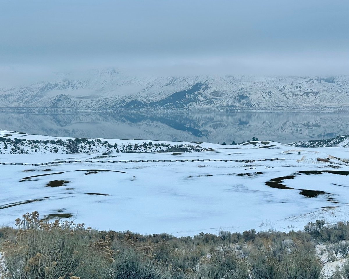 Underneath the majestic snow is a golf course just waiting to be played on ❄️⛳️ 

For now, we'll delight in the stillness and reflection of winter.

Looking forward to seeing our golfers soon!

#tobianobc #tobianogolf #kamloopsbc #kamloops #kamloopsgolf