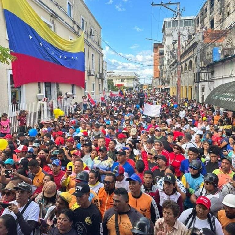 En San Fernando de Apure la Furia Bolivariana expresó en la calle su disposición de combatir y derrotar el golpismo fascista. En conmemoración a los 66 años del derrocamiento, las apureñas y los apureños decimos ¡ Nunca más el pueblo será traicionado !
<a href="/NicolasMaduro/">Nicolás Maduro</a>

#23Ene