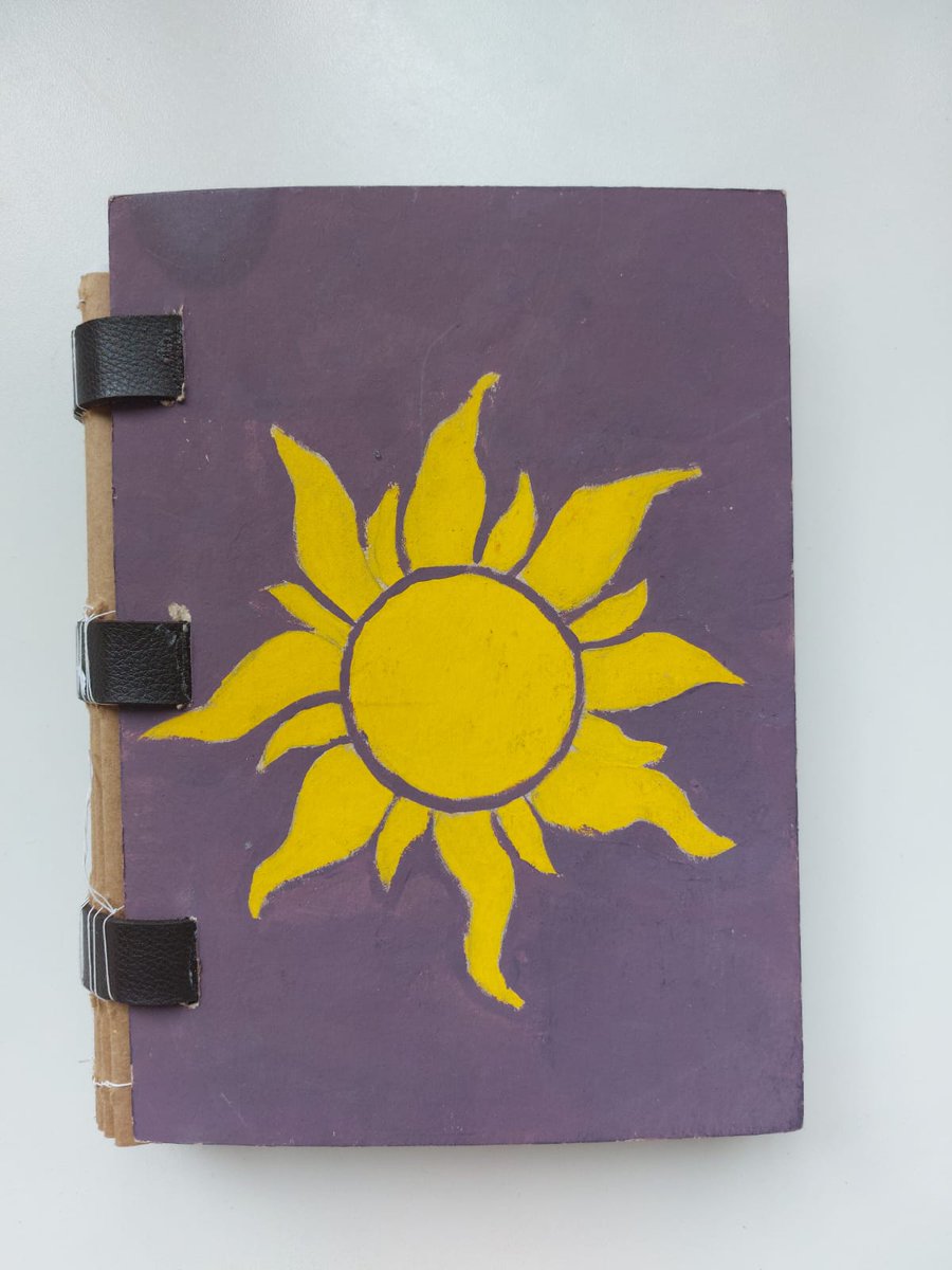blue_moonfs's tweet photo. Veio aí, novidades pra vcs!! Um novo modelo de caderno feito a mão e dessa vez a insperação veio de Enrolados ✨

Esse caderno lindo e personalizado com um dos famosos filmes da Disney está disponível pra vcs!! 
Se tiverem interesse, nos chamem na dm! https://t.co/6dodCCKeoA