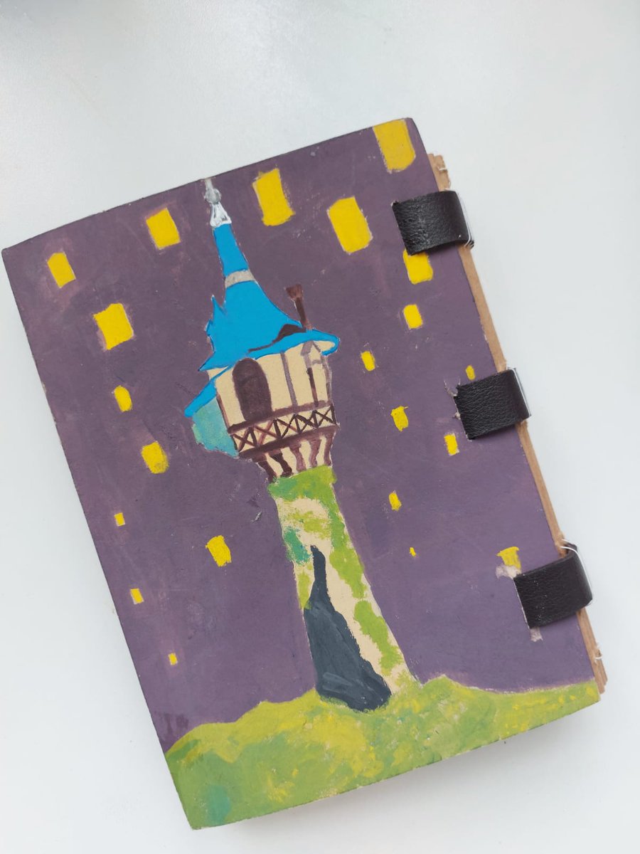 blue_moonfs's tweet photo. Veio aí, novidades pra vcs!! Um novo modelo de caderno feito a mão e dessa vez a insperação veio de Enrolados ✨

Esse caderno lindo e personalizado com um dos famosos filmes da Disney está disponível pra vcs!! 
Se tiverem interesse, nos chamem na dm! https://t.co/6dodCCKeoA
