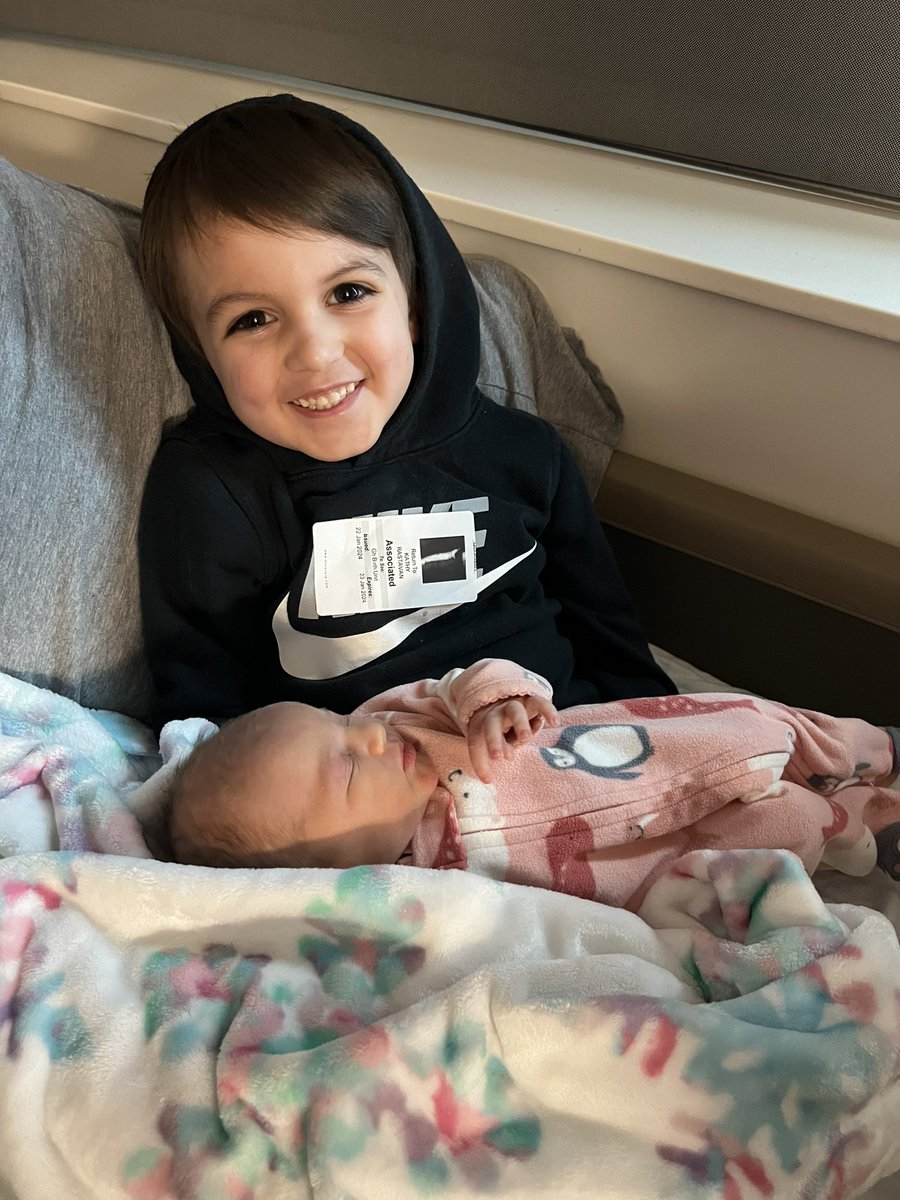 Surflexx_'s tweet photo. Welcome to the world baby! I’m so excited to be your dad ❤️❤️ https://t.co/2v8ggTxdQQ