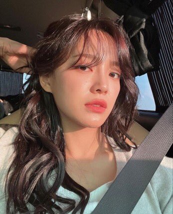 jeon_vantella's tweet photo. — La actriz Kim Sejeong, famosa por su papel en la exitosa serie “Propuesta Laboral”, compartió el MV Love Wins All en su historia de Instagram 😍 https://t.co/Qh5NmGt1UZ