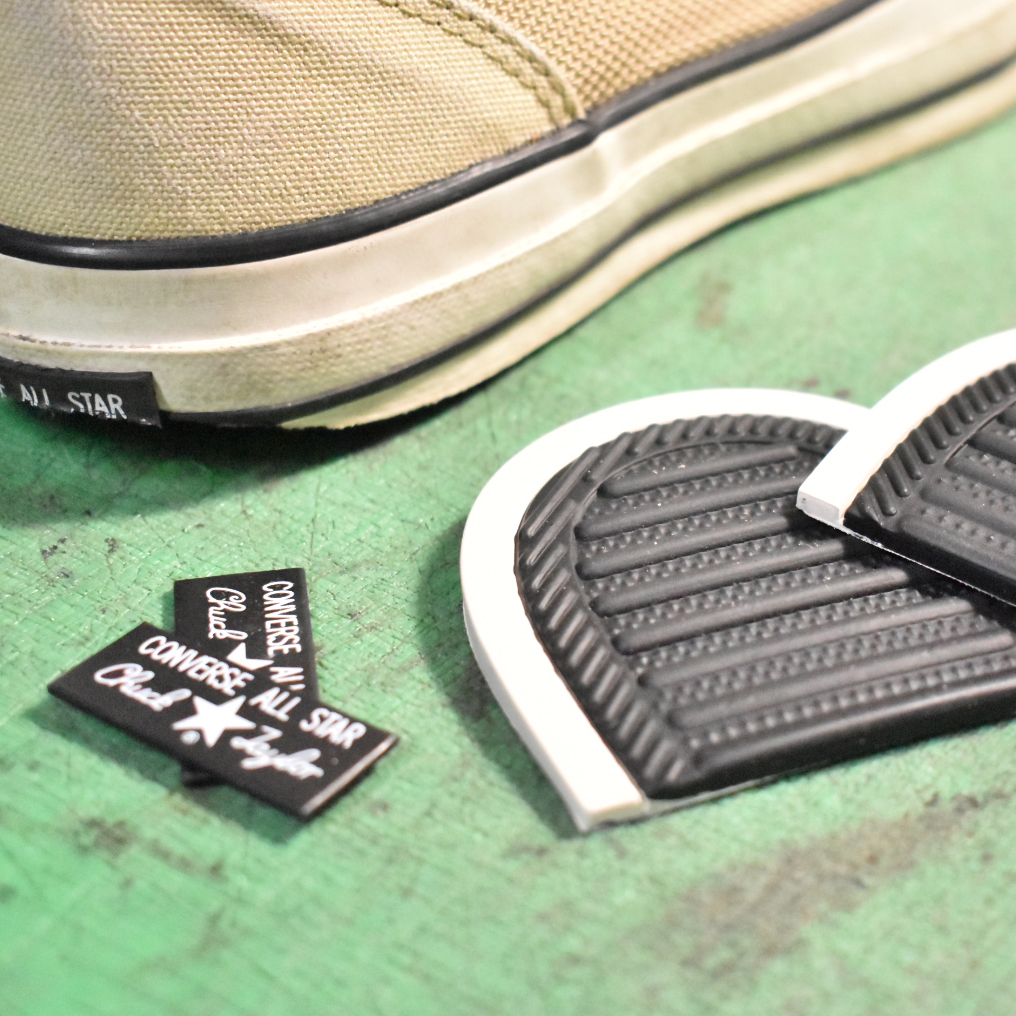 コンバースオフィシャルリペア 事例ご紹介
.
.
.
コンバースオフィシャルリペア部門よりリペア事例のご紹介です。

今回、リペアサービスの中でお問合せ、ご依頼が多いヒールリペアの修理事例をいくつかご紹介いていきます！

▶▶▶m-mowbray.com/blog/20230124-…