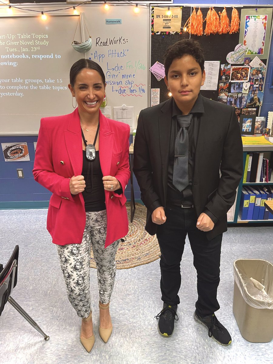 garcie11's tweet image. We’re #dressedforsuccess at @ROARMMS ! #literacyweek