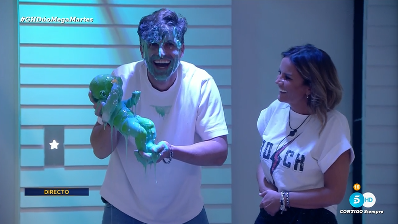 ghoficial's tweet photo. Dos nuevos bebés en la casa 🥰 Tienen, ambos, toda la cara a los padres, ¿no os parece? 😋 #GHDúoMegaMartes https://t.co/ADHVZXlO8K