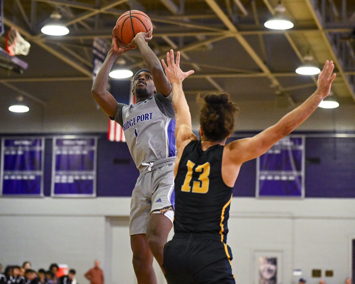 MBB Halftime 🏀🏀

Bridgeport leads Post, 30-25!

Jacobs leads way with 8 pts and 6 rebs
