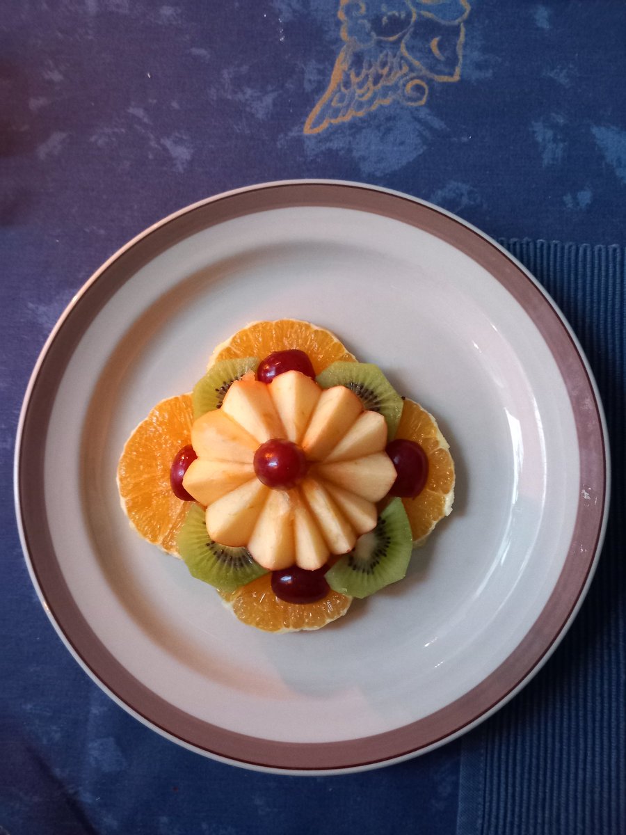 JuhaTenhonen's tweet photo. #äijävälipala #Snellman #cheddar #grillattu #linkosuo #juustopaahto molemmat #punalappusii #ravintolakreetaadria #tzatziki 
#hetelmii #Sinuhe #pullapitkokermallajamansikkahillolla #punalappusii https://t.co/Bl7fzJj9Io
