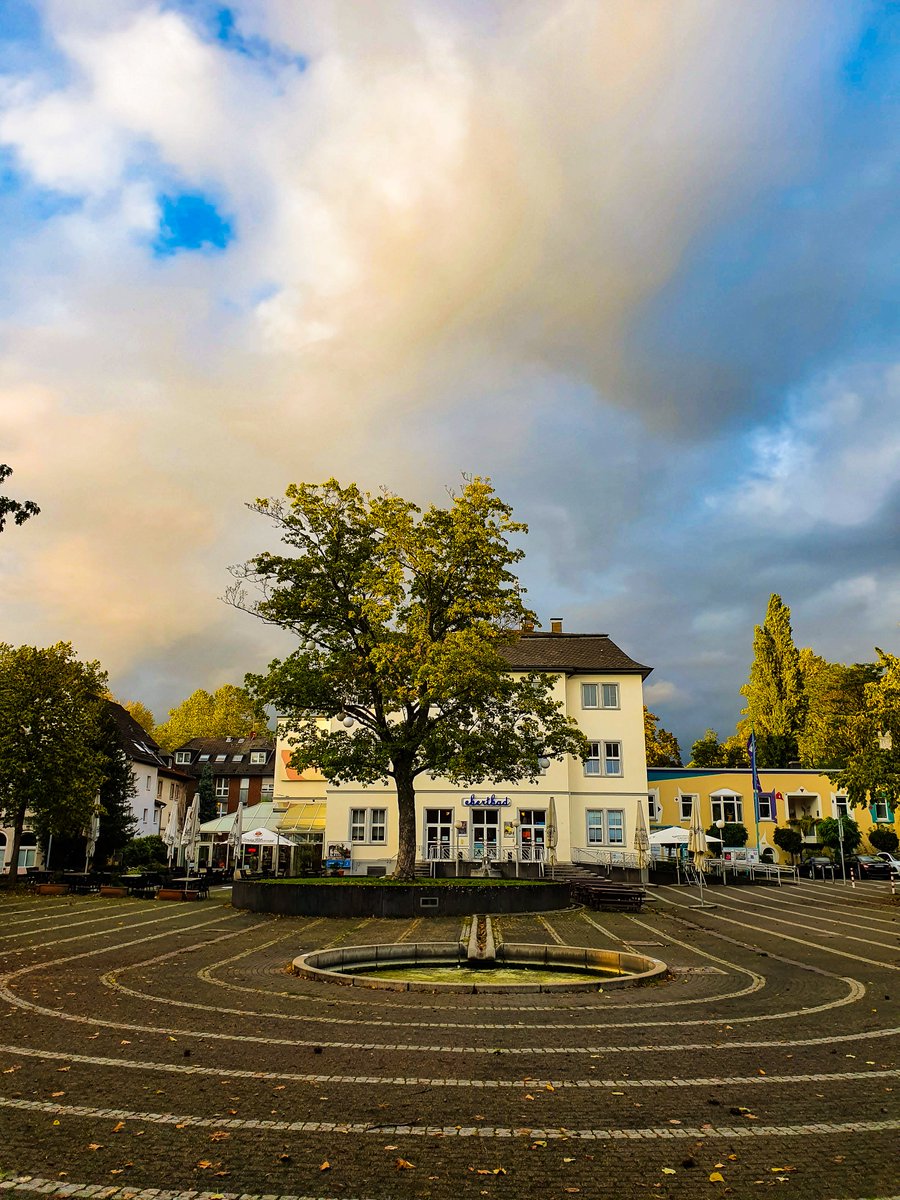 potteinander's tweet photo. 📌 Das EBERTBAD OBERHAUSEN ❗️ ℹ️ Ein Ort, der die Vergangenheit bewahrt und gleichzeitig den Weg in die Zukunft weist. Hier wird Geschichte lebendig und Kultur erfährt eine neue Bedeutung. 👉 "Vom Badehaus zur Kulturperle: Das Ebertbad in Oberhausen im Wandel der Zeit" #Ebertbad https://t.co/gE8Fgl1AvO