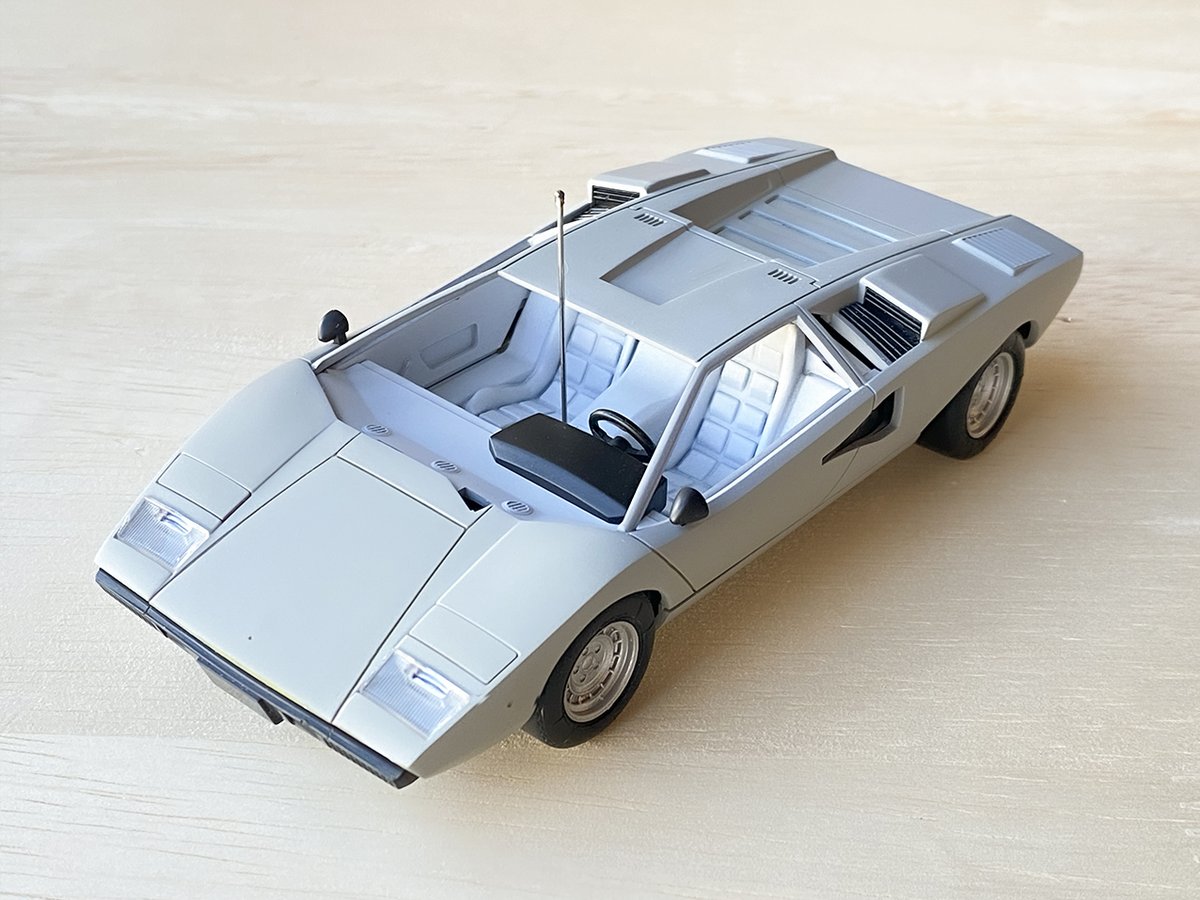 1066Craft's tweet image. 楽プラ、少し横目で見ながら手をつけませんでしたが好きな車種が出たので購入。すごいですね。人気がある理由がわかりました。気になるのは少し貧弱なリアタイヤくらいかな。お気楽に作ってみよう。ブッ刺してるのは置き換え予定のシフトノブですw
#楽プラ #LP400