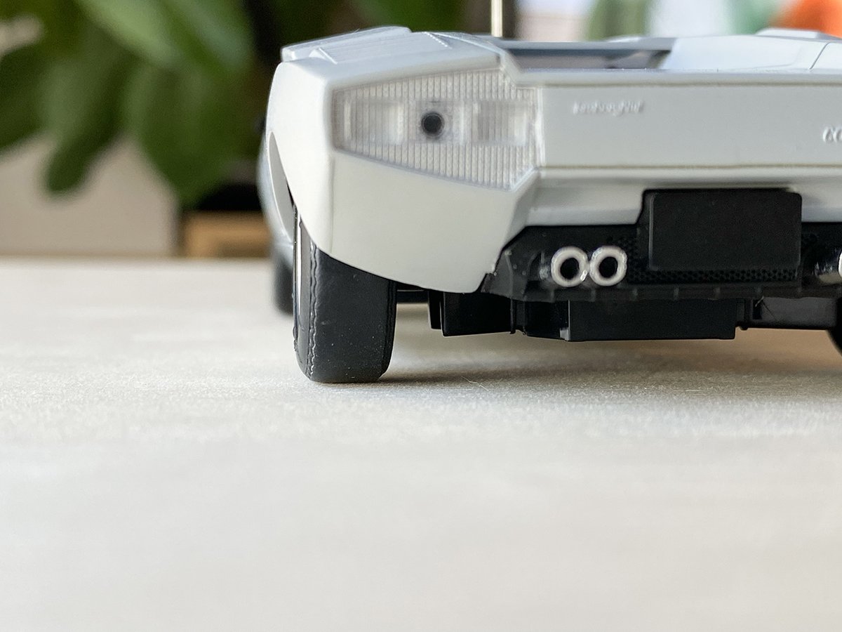 1066Craft's tweet image. 楽プラ、少し横目で見ながら手をつけませんでしたが好きな車種が出たので購入。すごいですね。人気がある理由がわかりました。気になるのは少し貧弱なリアタイヤくらいかな。お気楽に作ってみよう。ブッ刺してるのは置き換え予定のシフトノブですw
#楽プラ #LP400