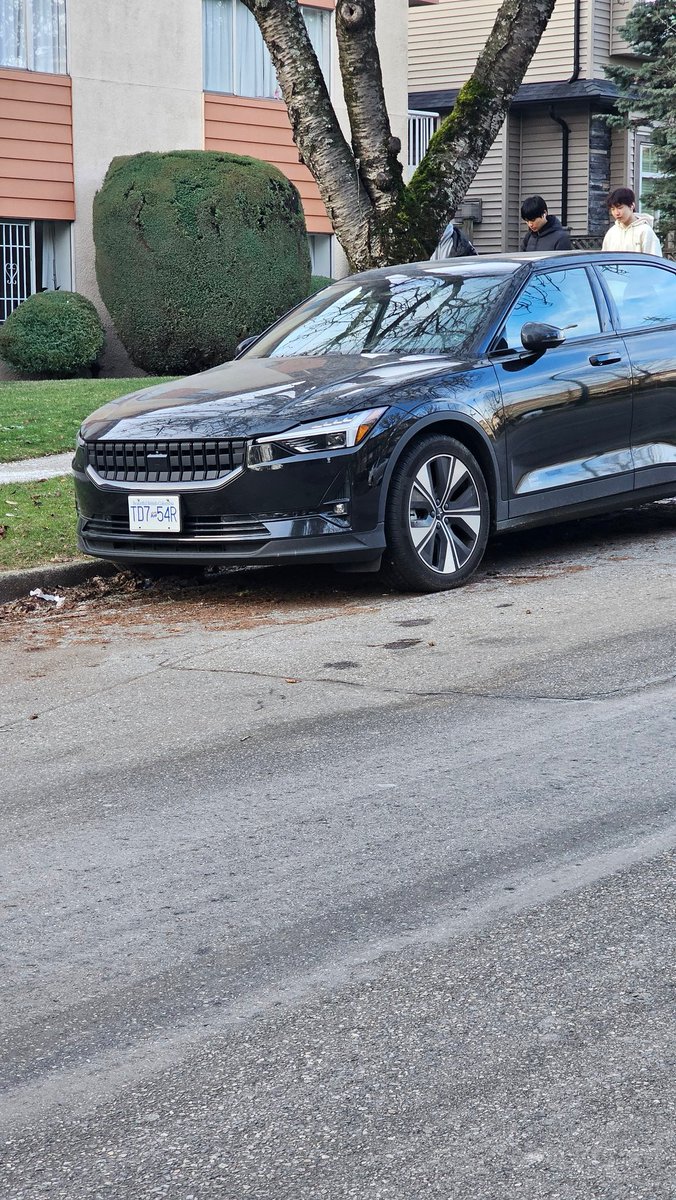 newfbc's tweet photo. @Hertz your SW Marine Drive Vancouver branch has been using residential streets (8600 block Heather)  for vehicle parking / storage!  These cars have been on the street over 2 weeks. Not acceptable!  @CityofVancouver https://t.co/qHmTIxlFmW